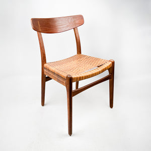 Silla CH23 diseño de Hans J. Wegner para Carl Hansen, 1950.