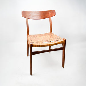 Silla CH23 diseño de Hans J. Wegner para Carl Hansen, 1950.