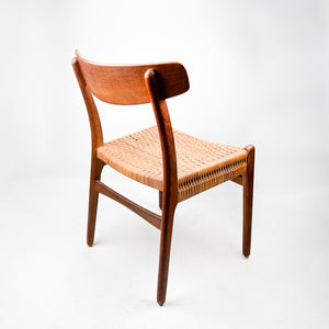 Silla CH23 diseño de Hans J. Wegner para Carl Hansen, 1950.