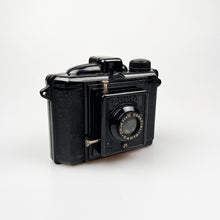 Load image into Gallery viewer, Capta Bakelite Camera.
