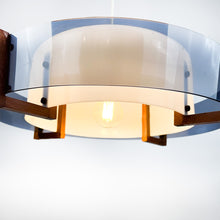이미지를 갤러리 뷰어에 로드 , 플라스틱과 목재 천장 램프, 1970년대
