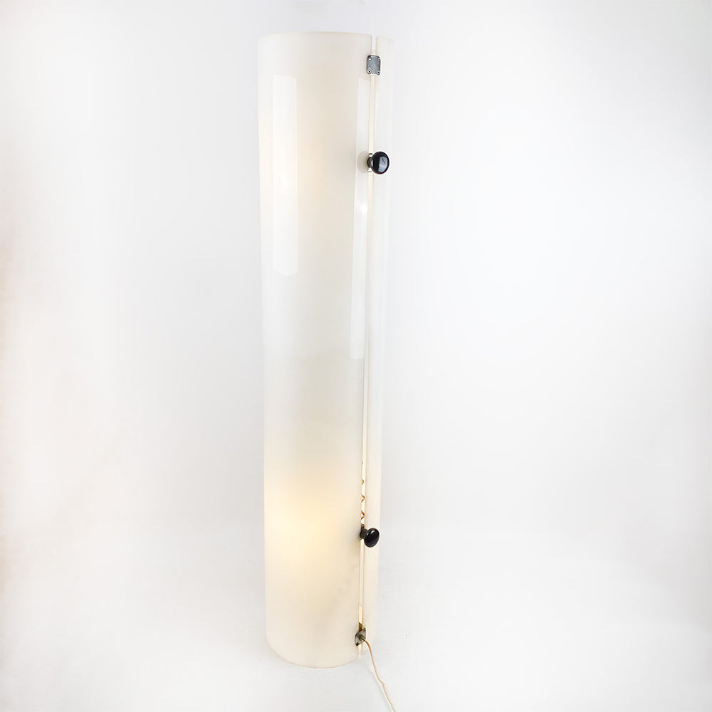 1970년대 Tramo를 위해 Joan Antoni Blanc이 디자인한 실린더 램프