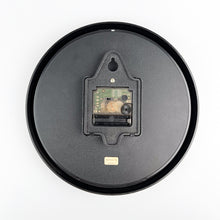 Laden Sie das Bild in den Galerie-Viewer, Reloj de pared Citizen postmoderno, 1980&#39;s
