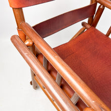 Charger l&#39;image dans la galerie, Fauteuil pliant en cuir et bois fabriqué au Costa Rica, années 1970
