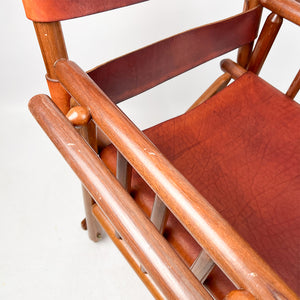 Sillón plegable de cuero y madera fabricado en Costa Rica, 1970's