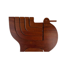 Laden Sie das Bild in den Galerie-Viewer, Candelabro de madera escandinavo, 1970's
