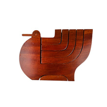 Laden Sie das Bild in den Galerie-Viewer, Candelabro de madera escandinavo, 1970's
