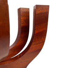 Laden Sie das Bild in den Galerie-Viewer, Candelabro de madera escandinavo, 1970's
