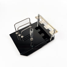 画像をギャラリービューアに読み込む, 1950年代の黒ガラスと金属の筆記具セット
