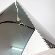 画像をギャラリービューアに読み込む, Estiluz のアルミニウム製シーリング ランプ、1970 年代。 
