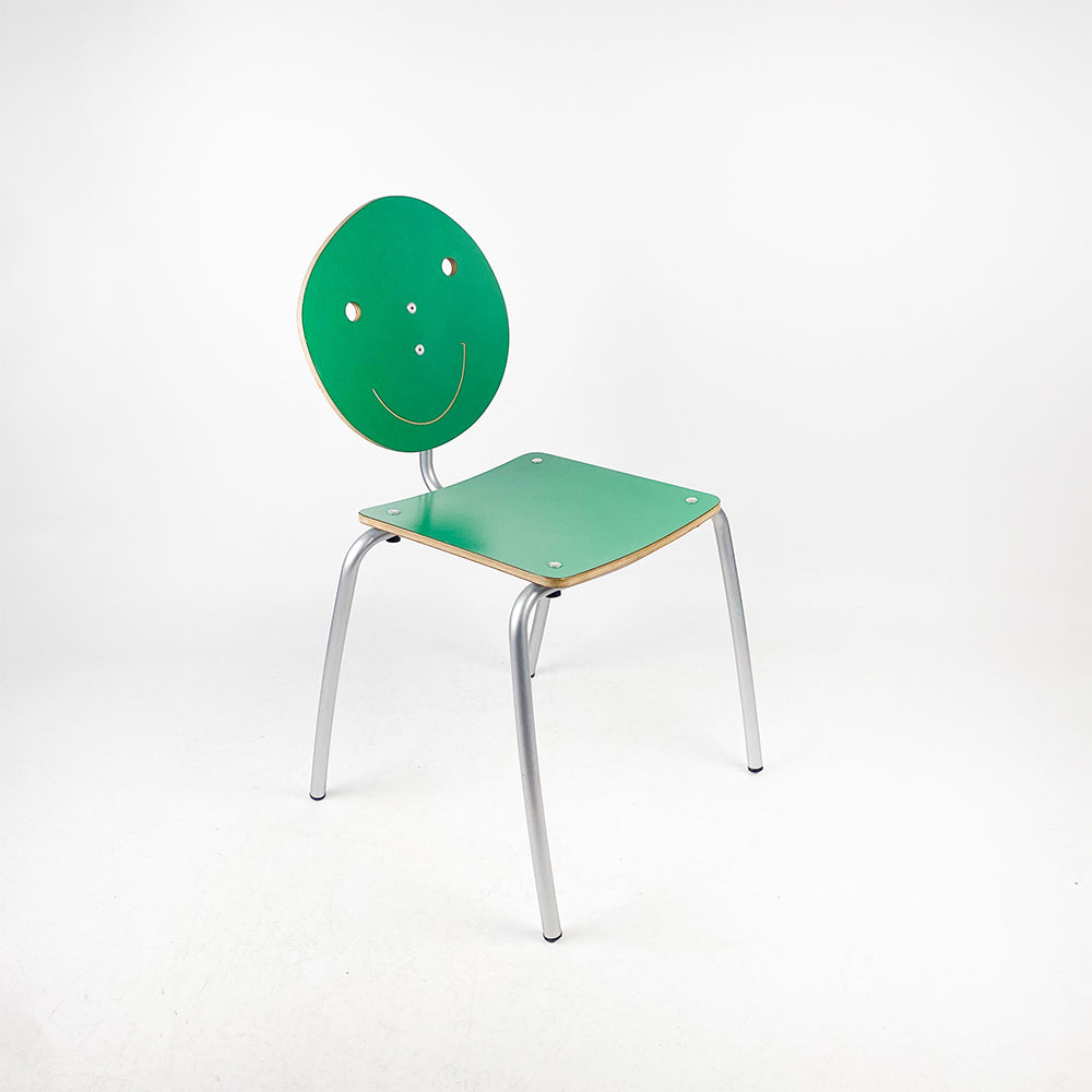 Agatha Ruiz de la Prada가 Amat-3을 위해 디자인한 Cara 아동용 의자