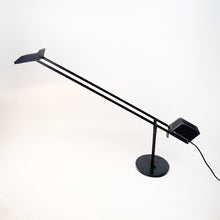Charger l&#39;image dans la galerie, Lampe de table modèle Fase Cisne, années 1980
