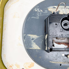 Cargar imagen en el visor de la galería, Reloj de pared Fersay con fecha, 1970's

