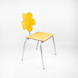 Agatha Ruiz de la Prada가 Amat-3을 위해 디자인한 꽃 어린이 의자