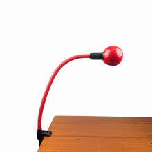 Cargar imagen en el visor de la galería, Lámpara de mesa de pinza Stilplast, 1980's
