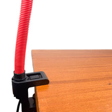 Cargar imagen en el visor de la galería, Lámpara de mesa de pinza Stilplast, 1980's
