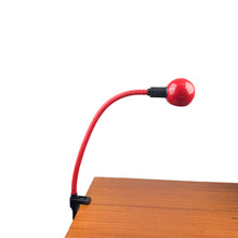 Cargar imagen en el visor de la galería, Lámpara de mesa de pinza Stilplast, 1980's
