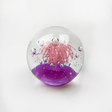 이미지를 갤러리 뷰어에 로드 , Pisapapeles de cristal soplado, 1970's
