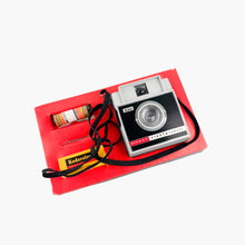 이미지를 갤러리 뷰어에 로드 , Cámara Kodak Fiesta en caja, 1960's
