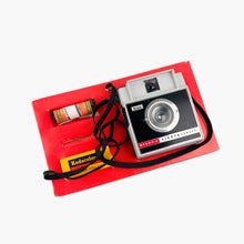 이미지를 갤러리 뷰어에 로드 , Cámara Kodak Fiesta en caja, 1960's
