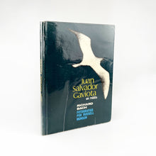 Laden Sie das Bild in den Galerie-Viewer, Juan Salvador Gaviota, un relato Richard Bach
