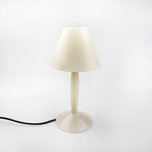 이미지를 갤러리 뷰어에 로드 , Flos를 위해 Philippe Starck이 디자인한 Miss Sissi 램프, 1991년.
