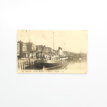 Cargar imagen en el visor de la galería, Postal 86 Dieppe - La Gare Maritime et le Steamer “Arundel”
