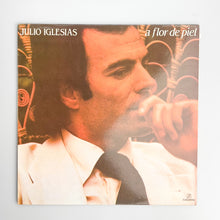 Cargar imagen en el visor de la galería, LP. Julio Iglesias. A Flor De Piel
