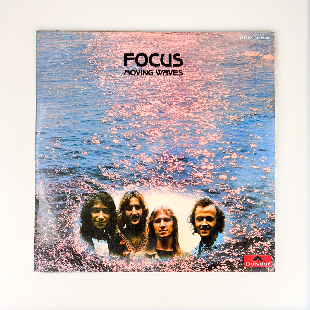 LP. Focus. Moving Waves