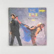 이미지를 갤러리 뷰어에 로드 , SINGLE. K-Ram. Ménage À Trois
