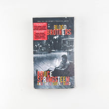 Laden Sie das Bild in den Galerie-Viewer, VHS. Bruce Springsteen And The E-Street Band. Blood Brothers (Sellada)
