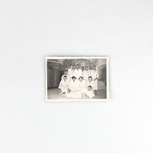 画像をギャラリービューアに読み込む, Fotografía Hombres en bata Foto Masaca Ferrol 1964
