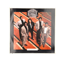 Laden Sie das Bild in den Galerie-Viewer, LP. Atlantic Starr. We're Movin' Up
