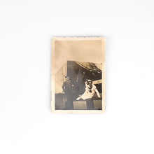 画像をギャラリービューアに読み込む, Fotografía Marineros en un camión
