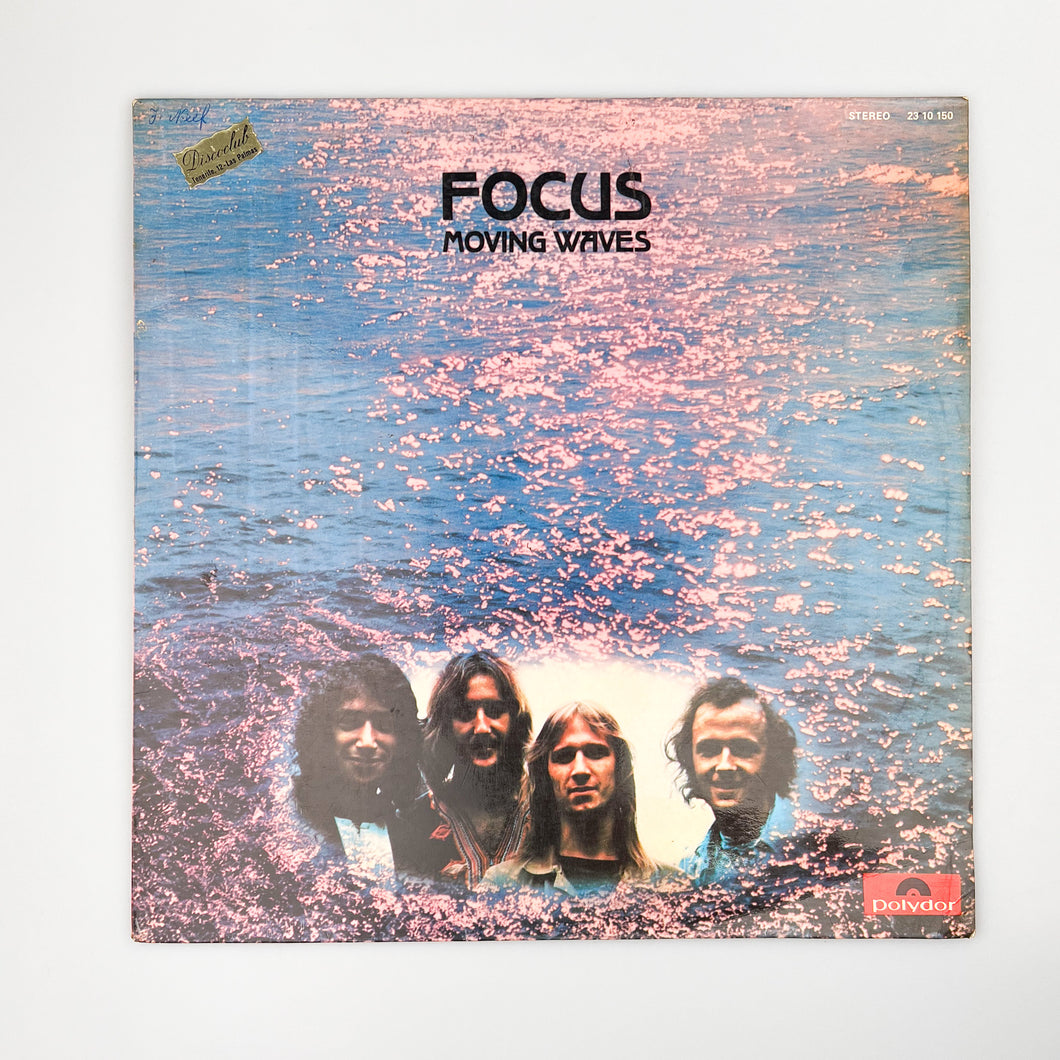 LP. Focus. Moving Waves