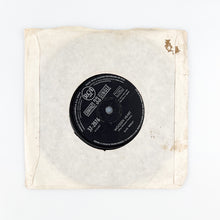 이미지를 갤러리 뷰어에 로드 , SINGLE. Elvis Presley. Wooden Heart = Corazón De Madera / What's She Really Like
