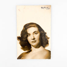 Cargar imagen en el visor de la galería, Fotografía Firmada Isabelle
