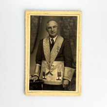 Laden Sie das Bild in den Galerie-Viewer, Fotografía Masón, Jon Taylor Burnley, 1949
