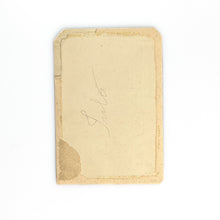 Cargar imagen en el visor de la galería, Fotografía antigua niño cruzado de brazos
