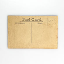 Cargar imagen en el visor de la galería, Fotografía 3 niñas sentadas, Post Card
