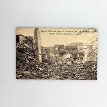 Cargar imagen en el visor de la galería, Postal Reggio Calabria dopo il terremoto del 28 dicembre 1908 Squadra ferrovieri Napolitani in soccorso 626
