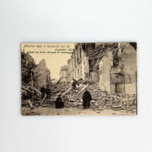 Cargar imagen en el visor de la galería, Postal Messina dopo il terremoto del 28 diciembre 1908 Soldadi del Genio all’Opera di salvataggio 643
