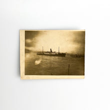 Load image into Gallery viewer, Fotografía Barco, Italia
