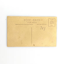 Load image into Gallery viewer, Familia en un cruceiro, Post Card
