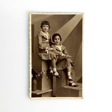 Cargar imagen en el visor de la galería, Fotografía dos niñas, Ricardo Hernández, Cartagena
