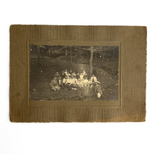 Laden Sie das Bild in den Galerie-Viewer, Fotografía Familia carton oscuro
