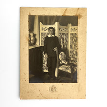 Laden Sie das Bild in den Galerie-Viewer, Fotografía niño sello corona
