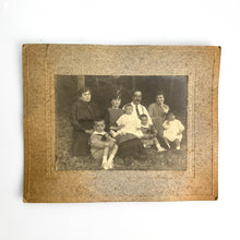 Laden Sie das Bild in den Galerie-Viewer, Foto grande Familiar cartón oscuro
