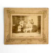 Load image into Gallery viewer, Fotografia niños sobre barriles
