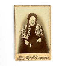 이미지를 갤러리 뷰어에 로드 , Fotofografía señora mayor, Denis R. Thompson, Bradford
